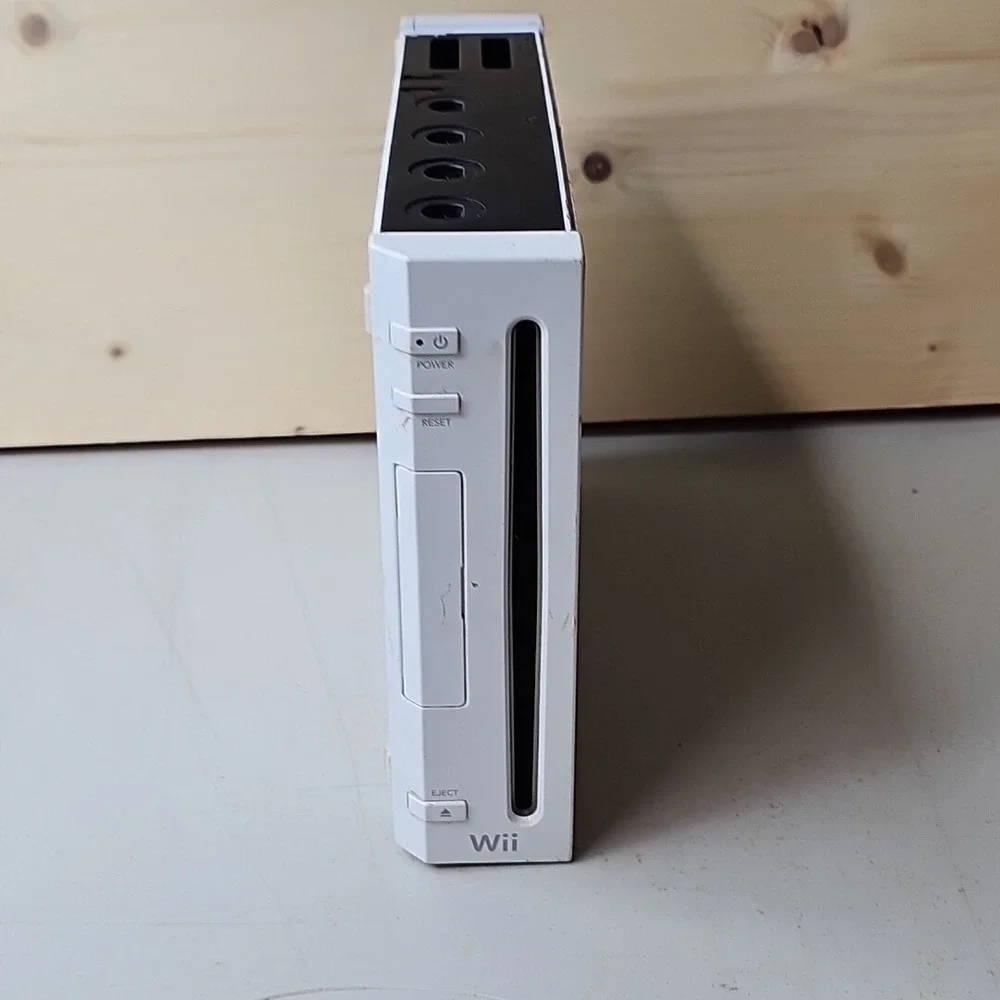 Nintendo Wii Console White 2006 RVL-001 For Parts